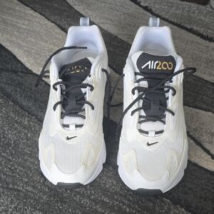 Nike Air 200 White and Black Sneakers